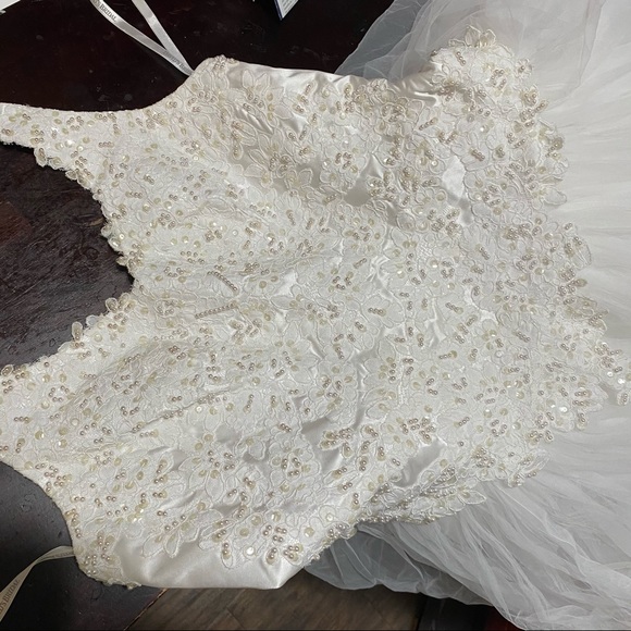 Wedding dress - Picture 5 of 12